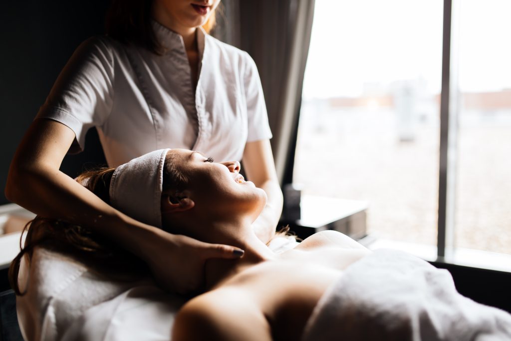 Massage training at aesthetician school